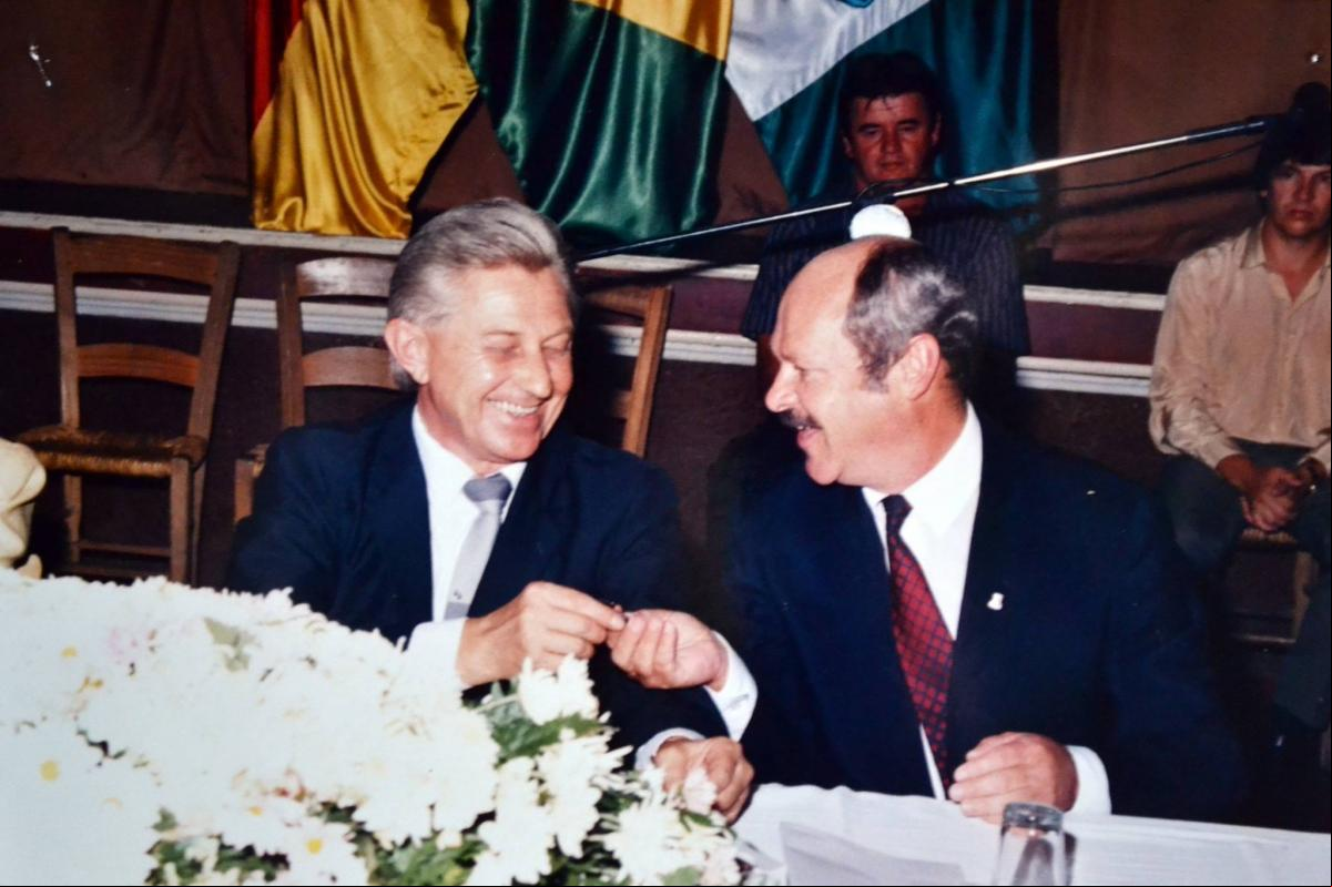 João Arnildo Mallmann recebe as chaves da prefeitura de Romeo Wolf João Arnildo Mallmann recebe as chaves da prefeitura de Romeo Wolf